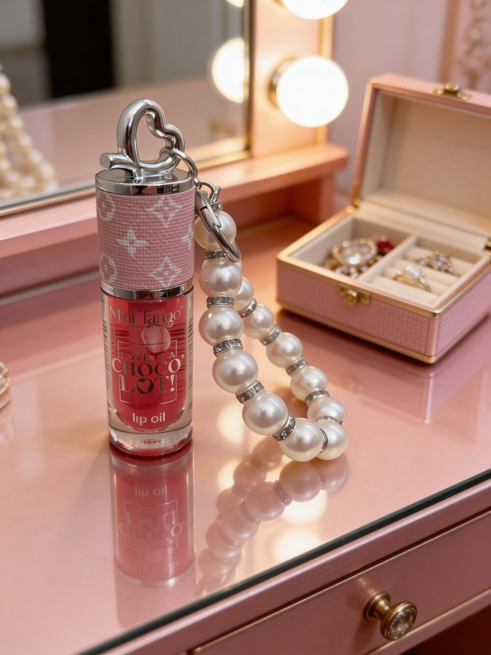 Lipgloss With Pearl Charm
